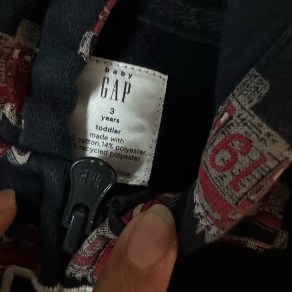 Gap hoodie with zipper toddler size 3t - Picture 4 of 6